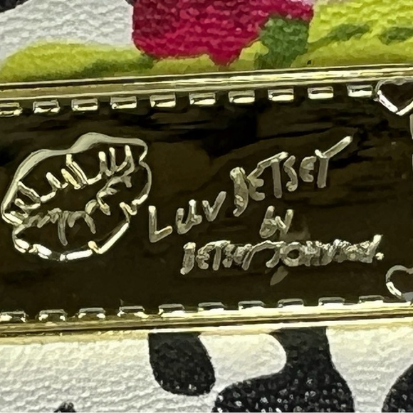 Betsey Johnson Luv Betsey Rose Multi Zip-Around Wallet Wristlet - Picture 2 of 12